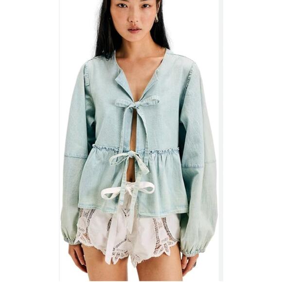 Free People Brunch Babe Chambray Tie front / bow tie flowy blouse size S - Picture 1 of 7